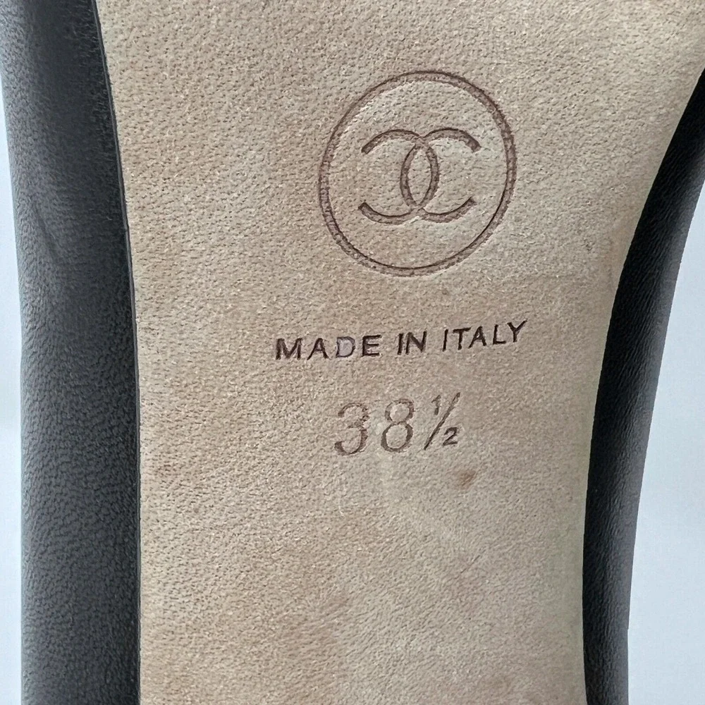 Chanel Black Leather Pumps CC Logo Silver Heel Cap Toe 38.5‎